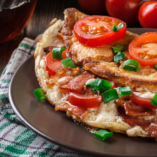 Omelette mit Speck und Tomaten