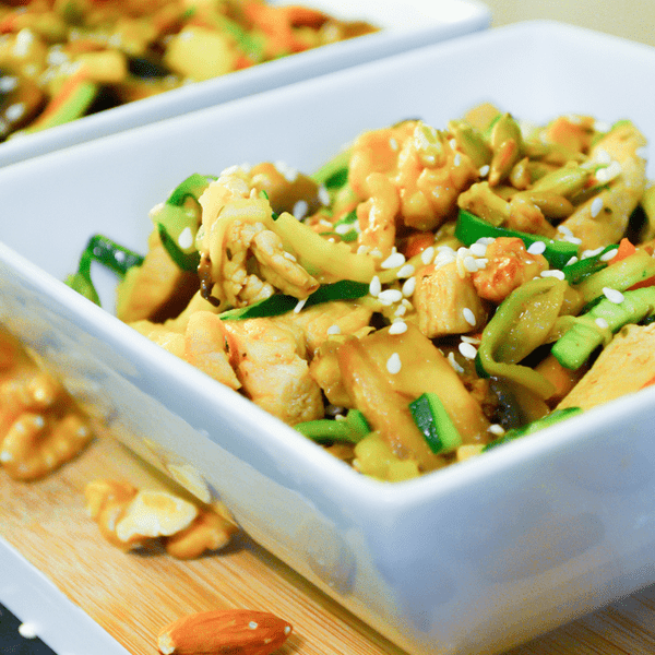 Zoodles mit Sesam-Hähnchen