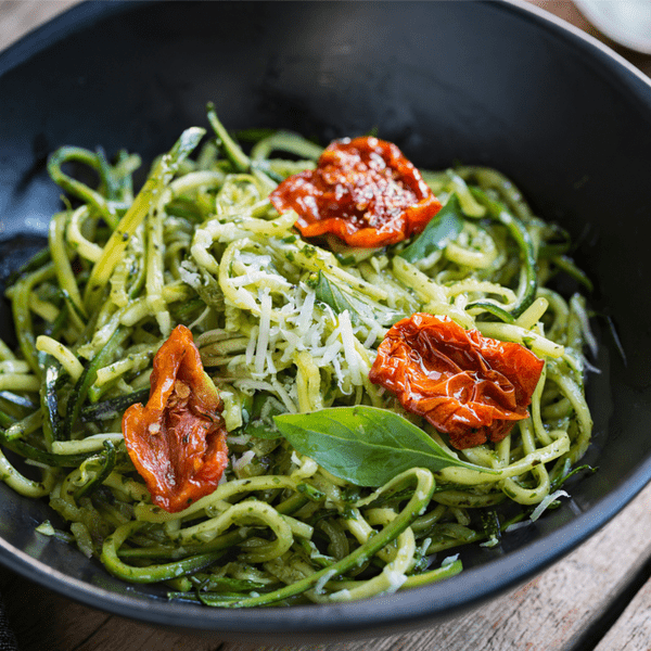 Zoodles mit getrockneten Tomaten