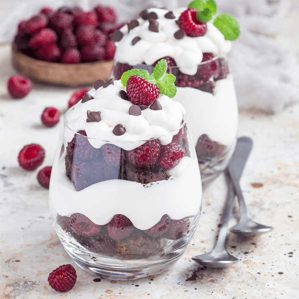 Brownie-Himbeeren-Cremedessert